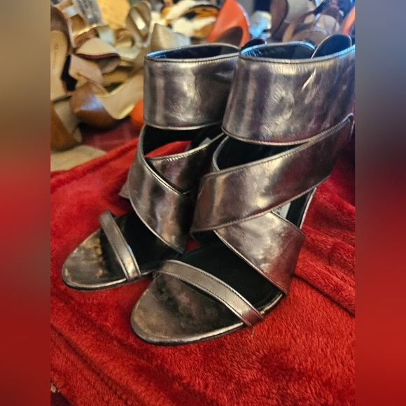 Shoes - Picture 7 of 9